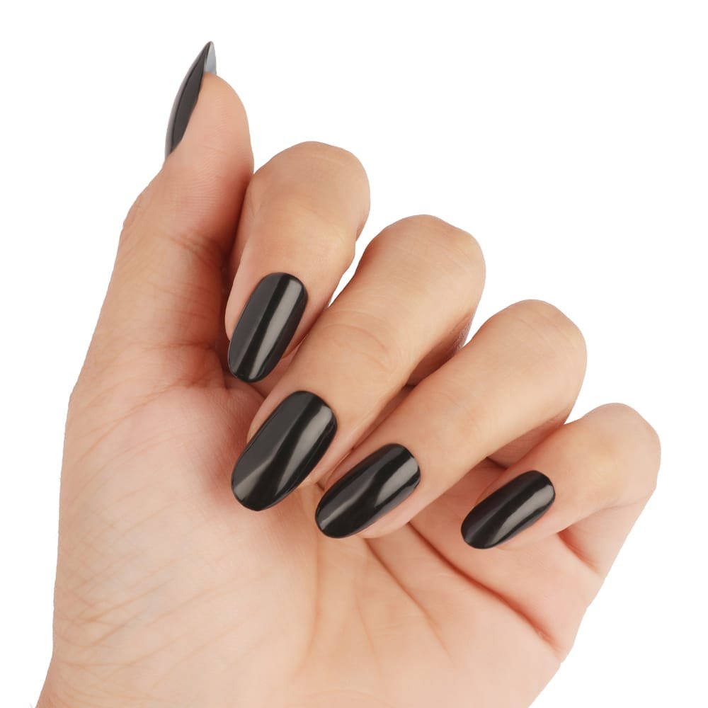 glam_mani_pedi_nail_polish_black_03