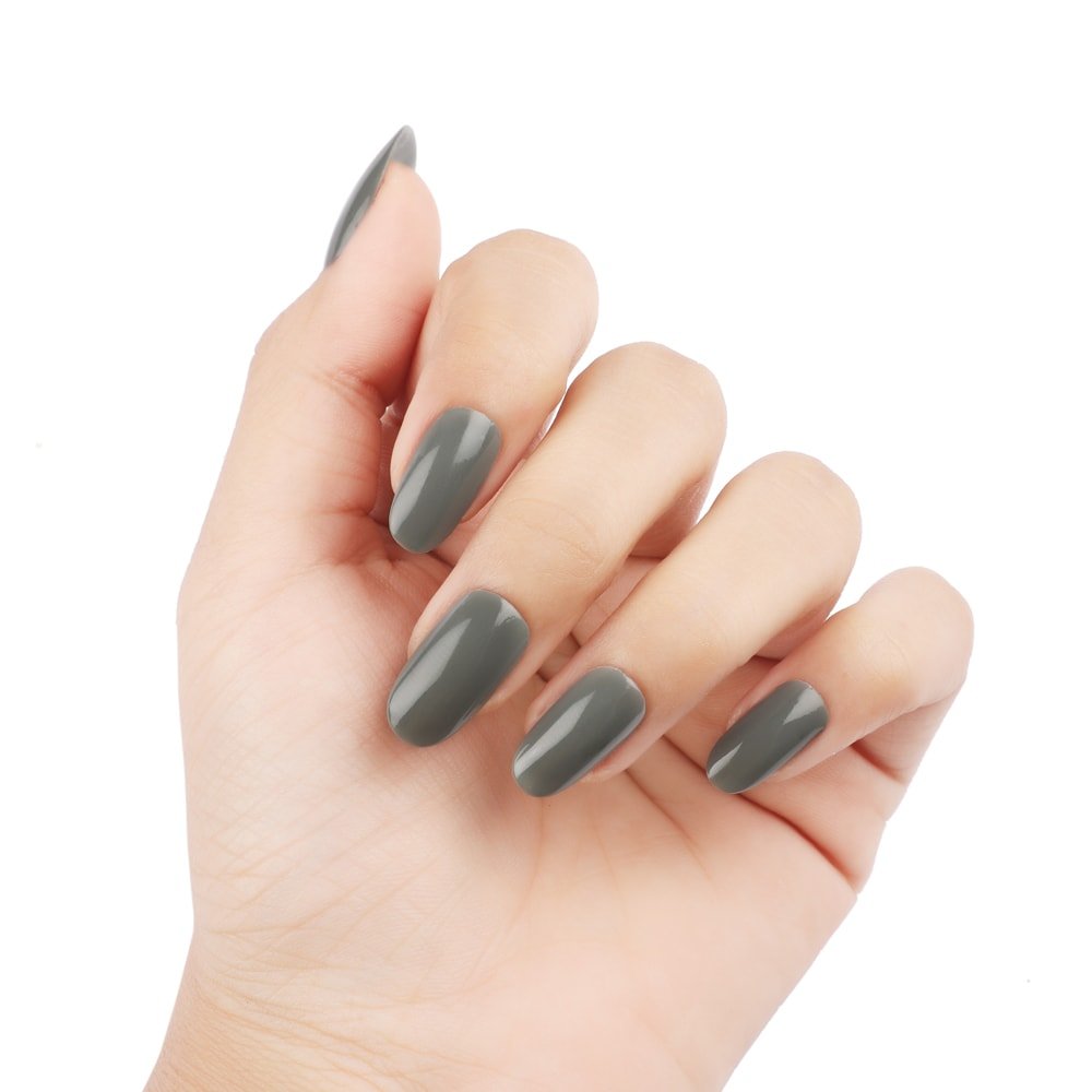 glam_mani_pedi_nail_polish_dark_grey_03